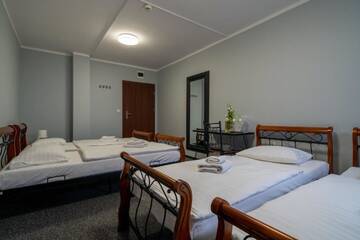 Фото номера Четырехместный номер Отели типа «постель и завтрак» Nowotel Stop and Sleep г. Згожелец 4