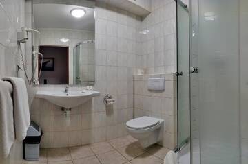 Фото номера Трехместный номер эконом-класса Отель Hotel Pawłowski г. Згожелец 13