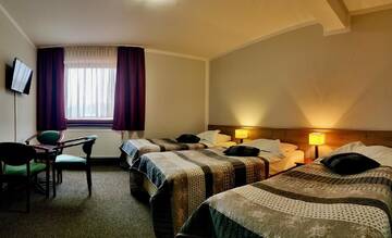 Фото номера Трехместный номер эконом-класса Отель Hotel Pawłowski г. Згожелец 11